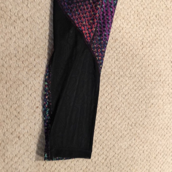 Nike Pro Hyper Cool Kaleidoscope crop leg Workout Leggings - Picture 10 of 16